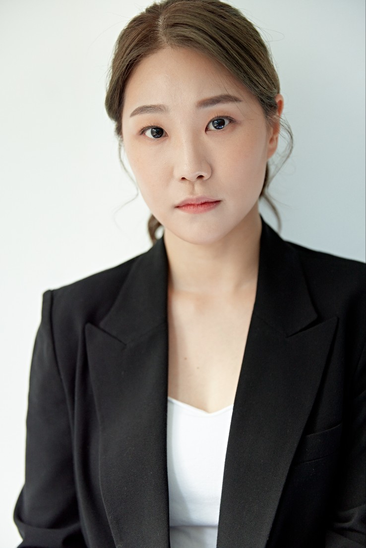 윤이나라.jpg